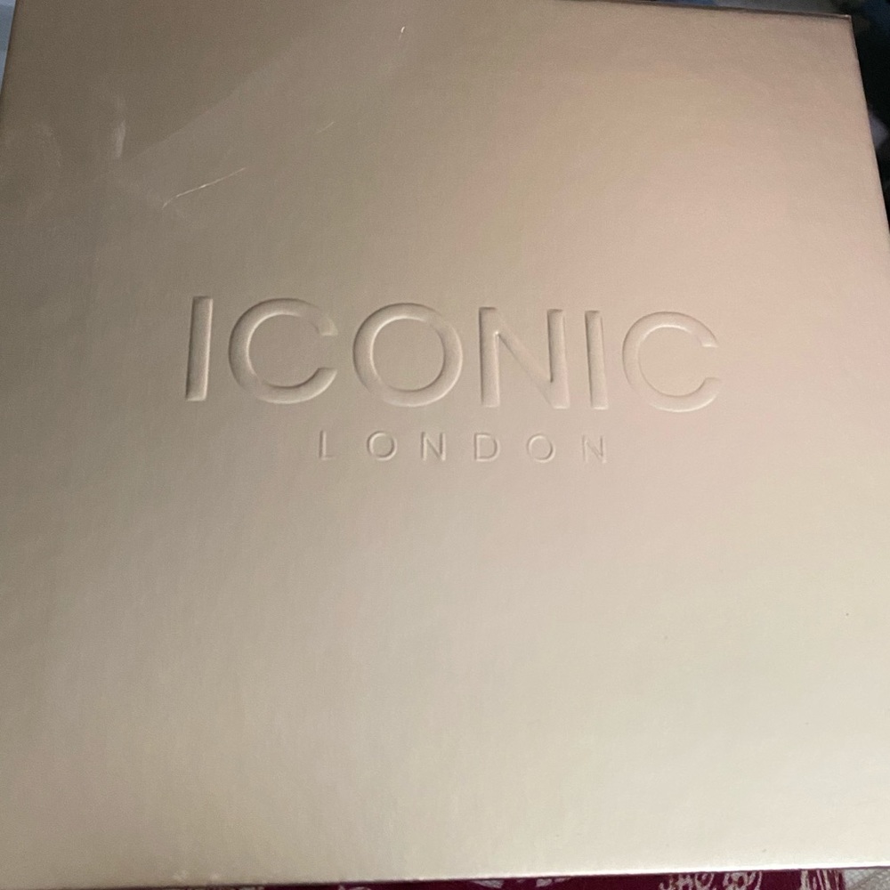 Iconic London eye shadow pallet